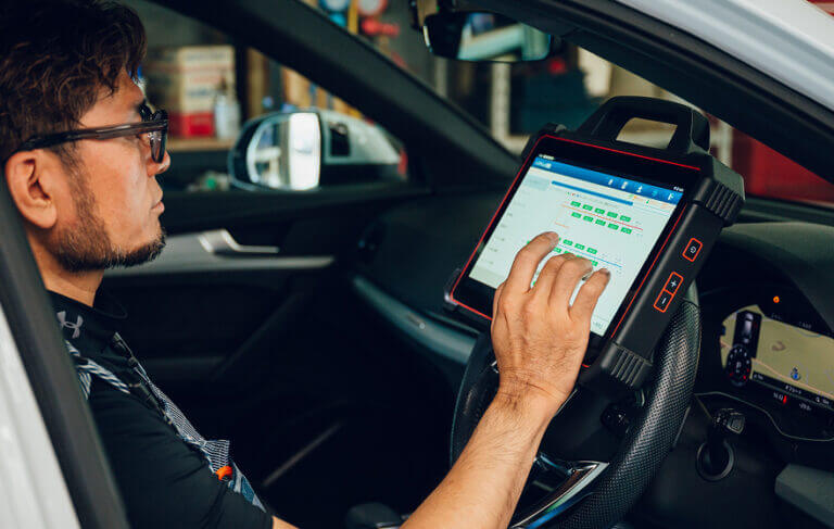 車両診断に使用する診断機です。